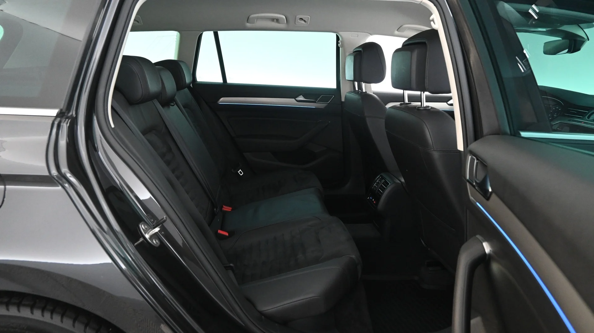 Car Image - 4B0pV65pFpob43ahMQOU9y