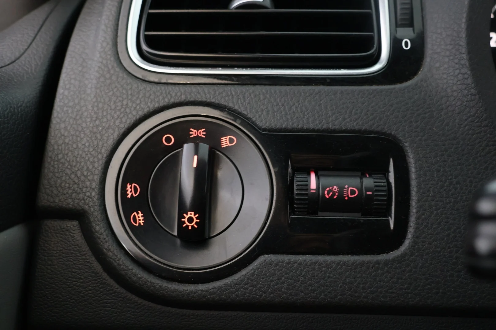 Car Image - 7DmUccrRgoLY32uGaYodFj