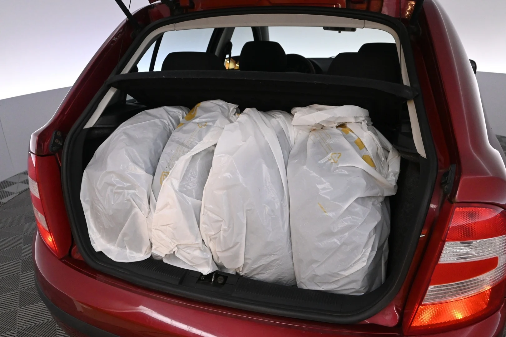 Car Image - 5C6adcVBRop5jwZI280Npl