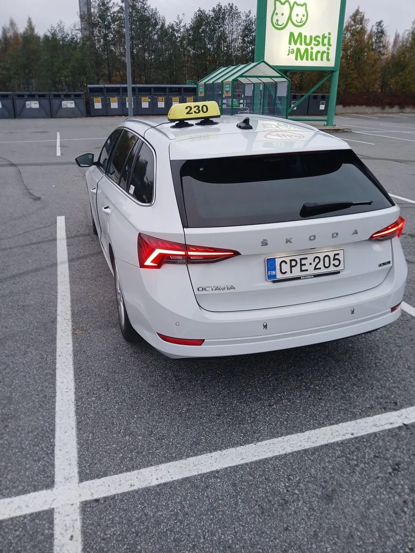 Car Image - 5ofr5A5wRKJLDFpXJaegBQ