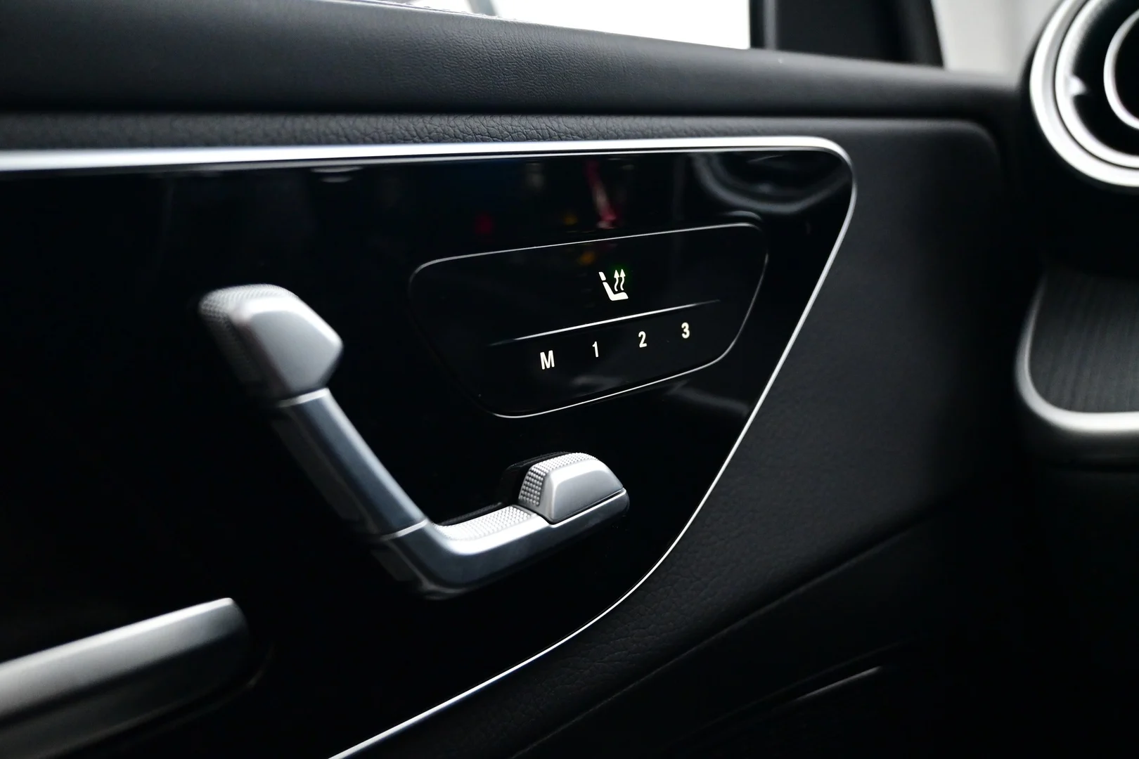 Car Image - 01qeGiCDmomiMKQoxQmAk1