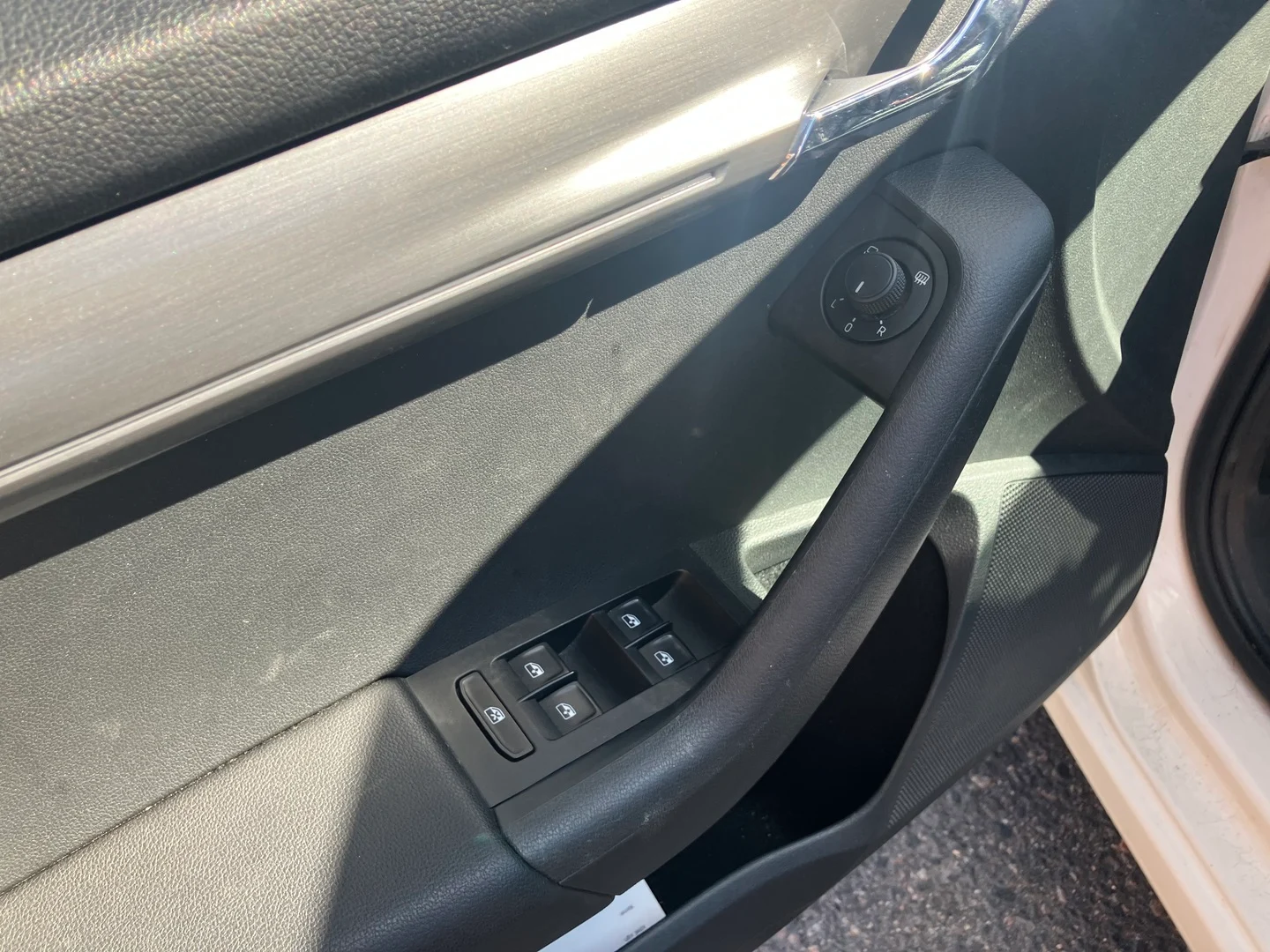 Car Image - 6Wi0IzmUYYn4NZwi6ZUrgv