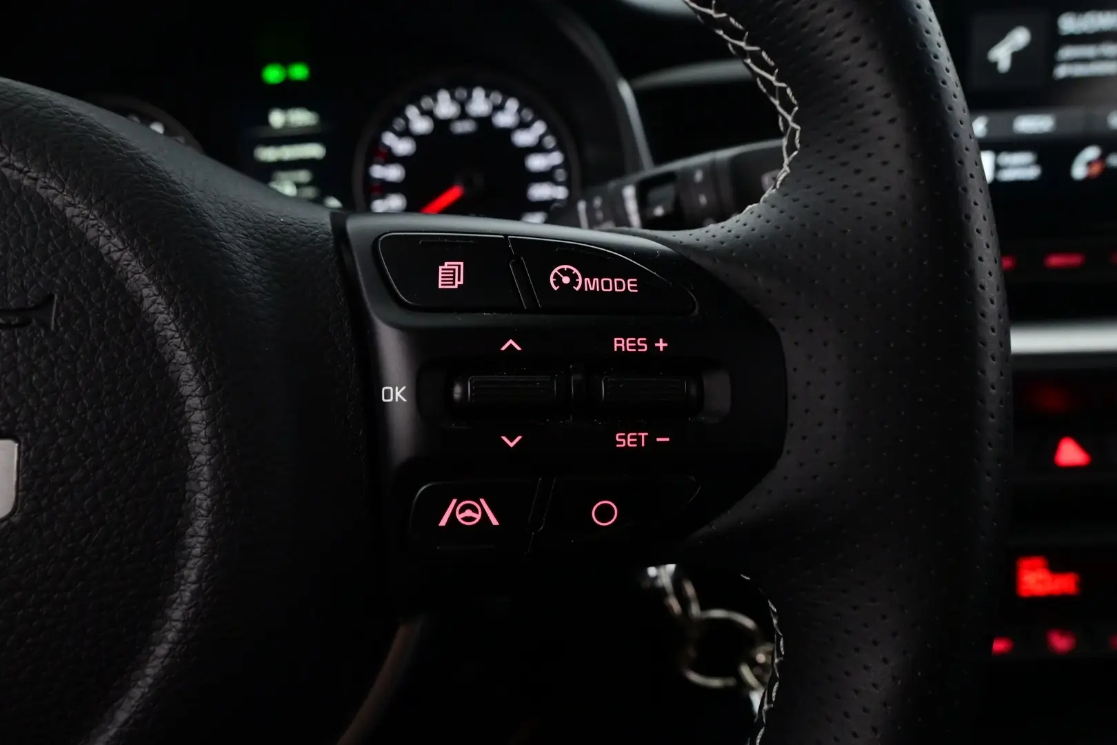 Car Image - 7wbJLCr8LBc0xv4eelHpNO