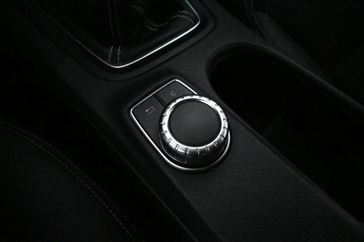 Car Image - 101yZpf2KpEGh7uISWLT2I