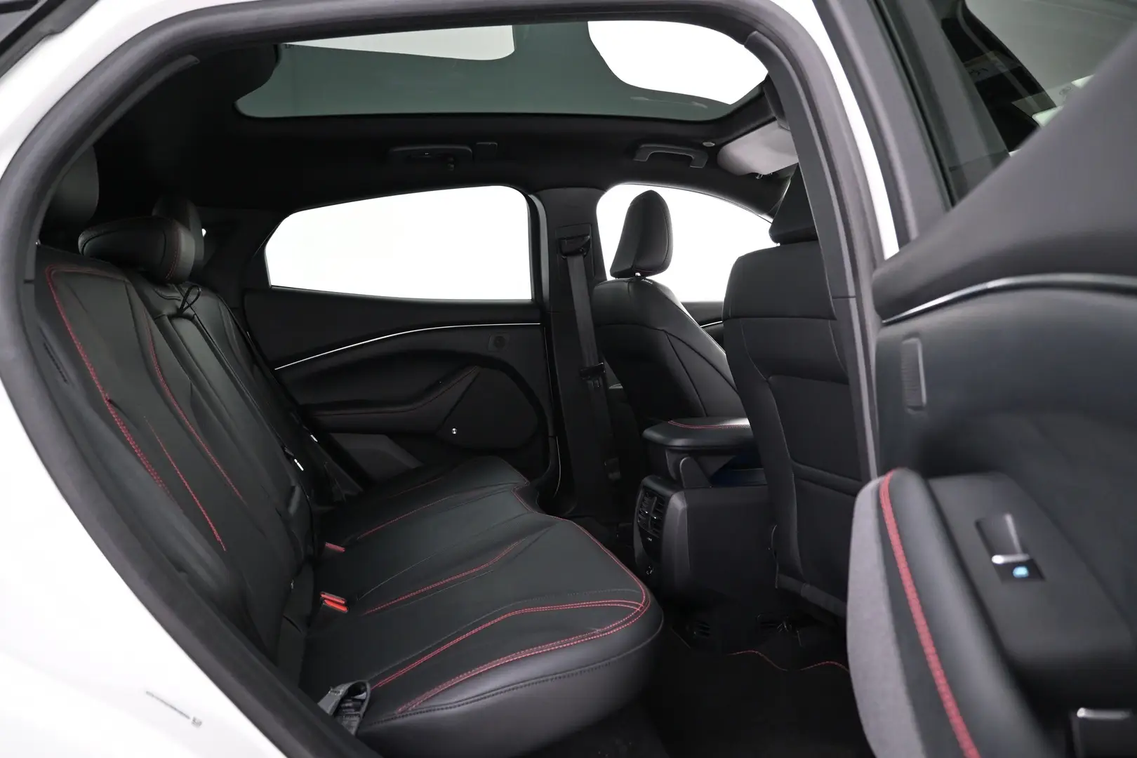 Car Image - 7Gr5ibZjdWTi9IjFPAeiAt