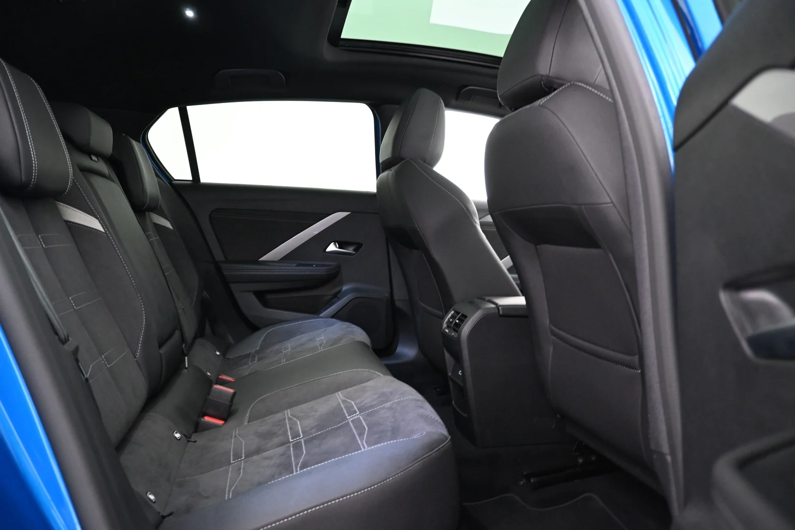 Car Image - 1zdnYLPUmmDFWTTuWTjMMg