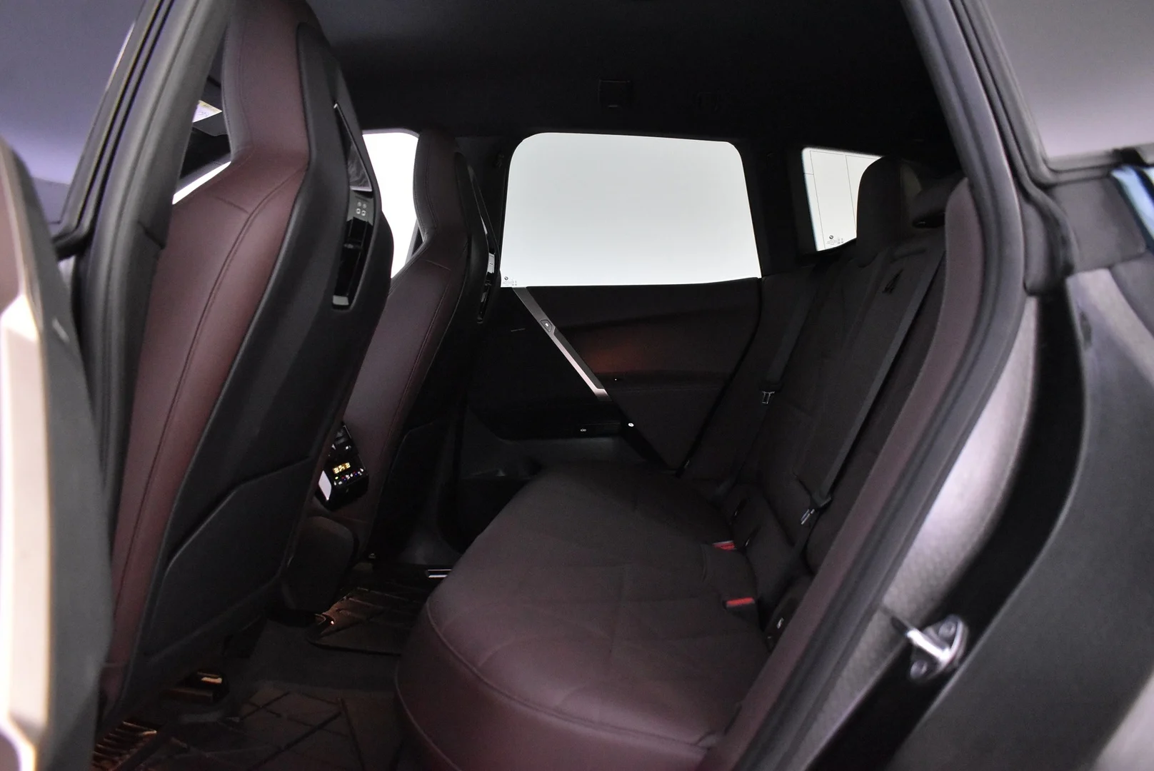 Car Image - 7uiWzLOeFsfXRGRPJAyndb