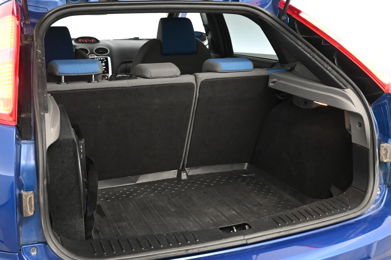 Car Image - RZRAcnmaUxMZu67qYdEMj