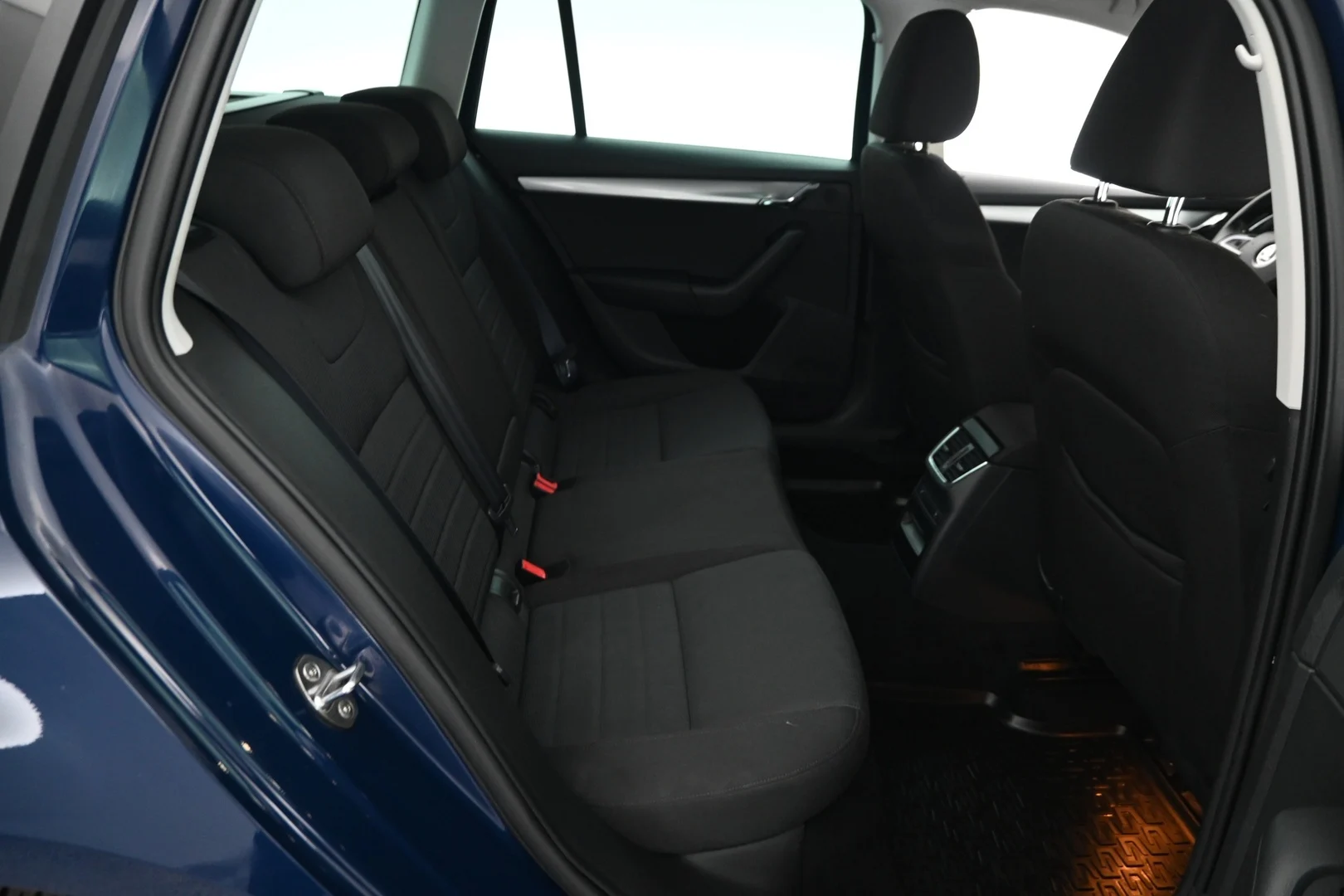 Car Image - wDHIYy7B8oY2HZMgX6EXX