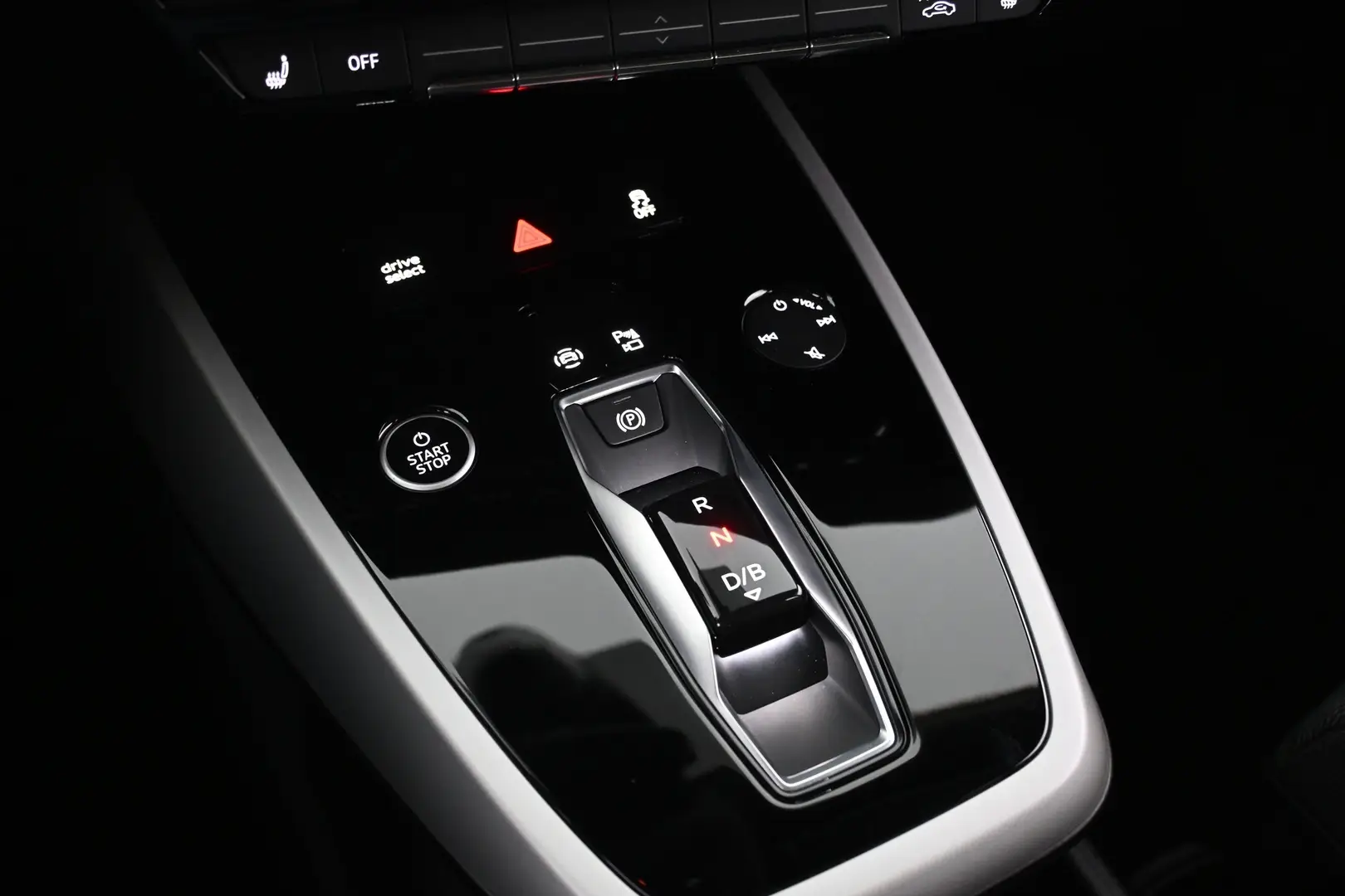 Car Image - 2OIW3Lo43tdeowmxfrRpU8