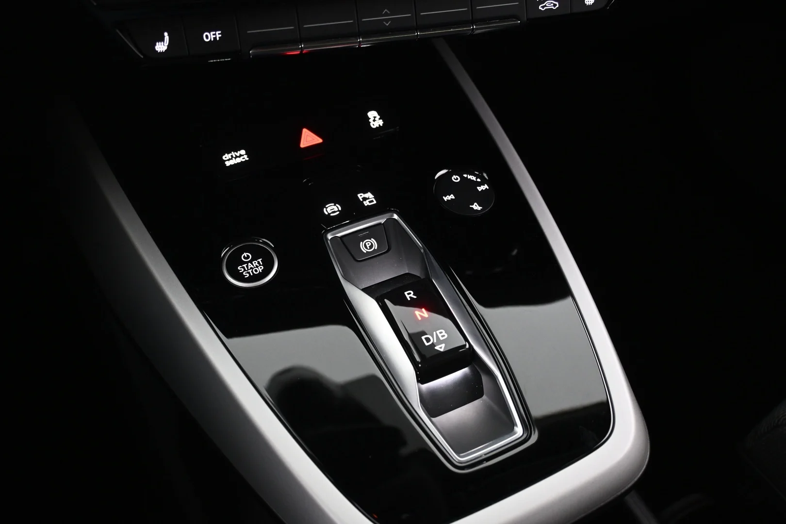 Car Image - 2OIW3Lo43tdeowmxfrRpU8