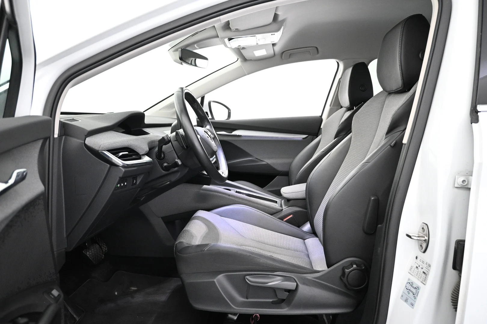 Car Image - 3b6N6TkxRVyVOzzWUcoWb6
