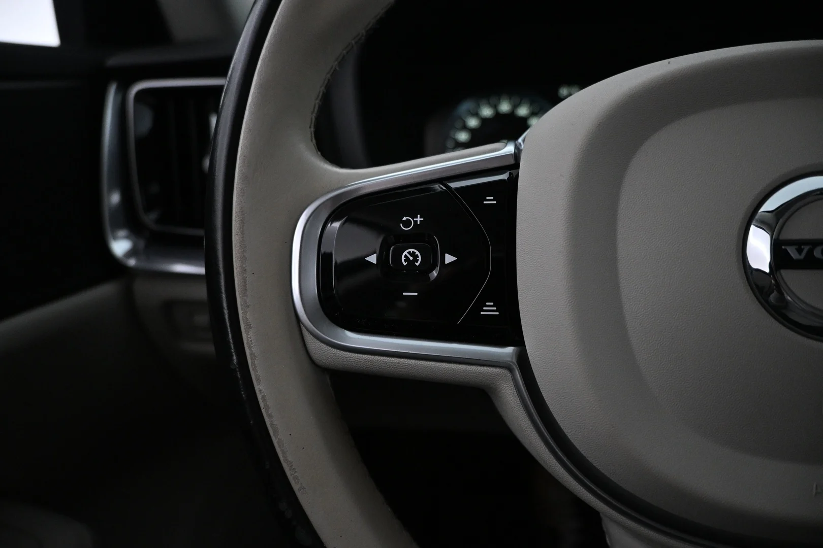 Car Image - 3BL3JSk6sVsJYIrglJrlfY