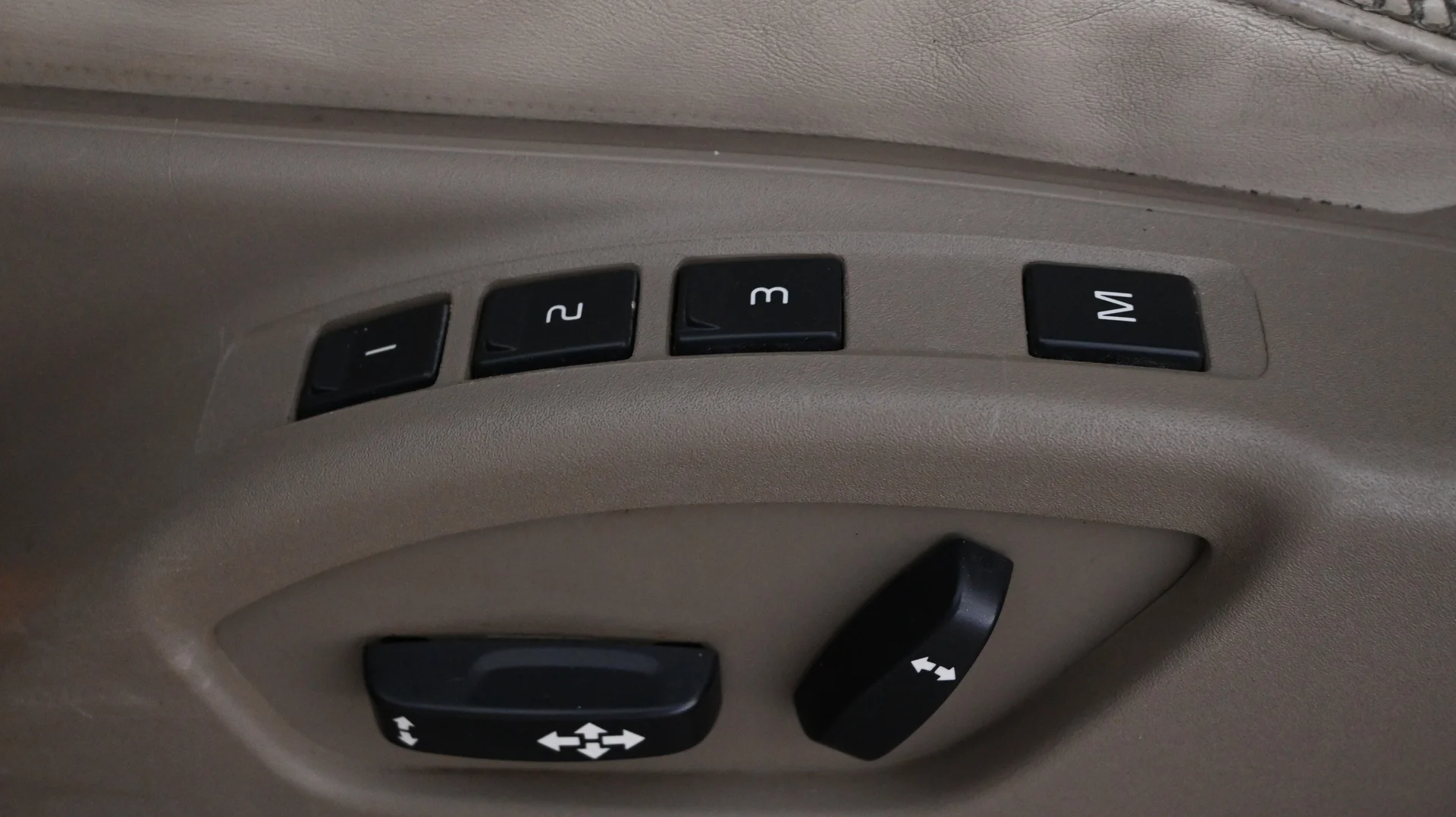 Car Image - 6YtKhCHqI5rcnhtMREfW6X