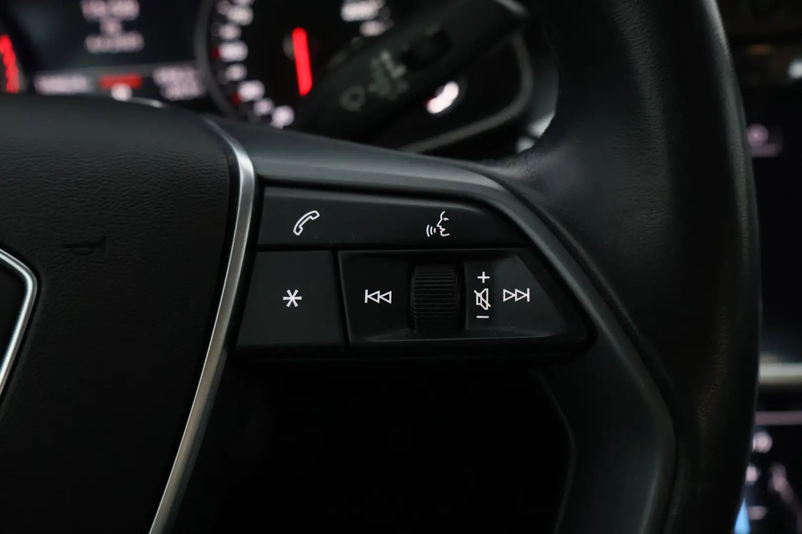 Car Image - 5L1OTJaJ0VXokvxLikw8T6