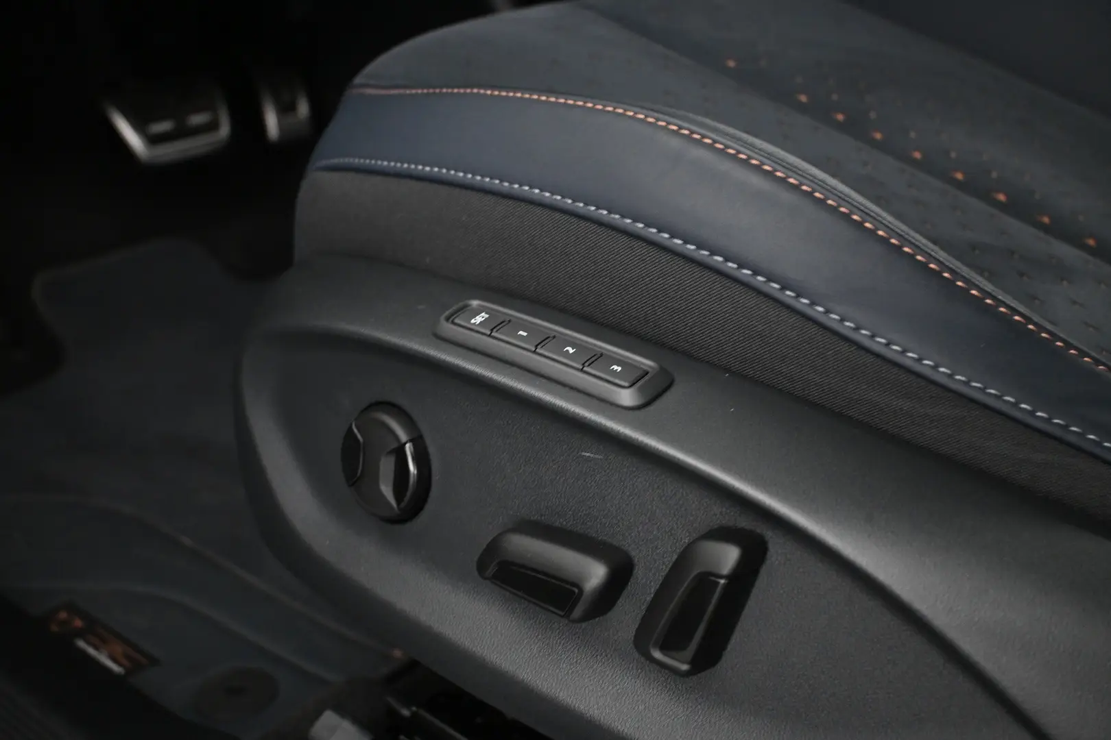 Car Image - 2gioaayQFVvnHTWsln1lnI