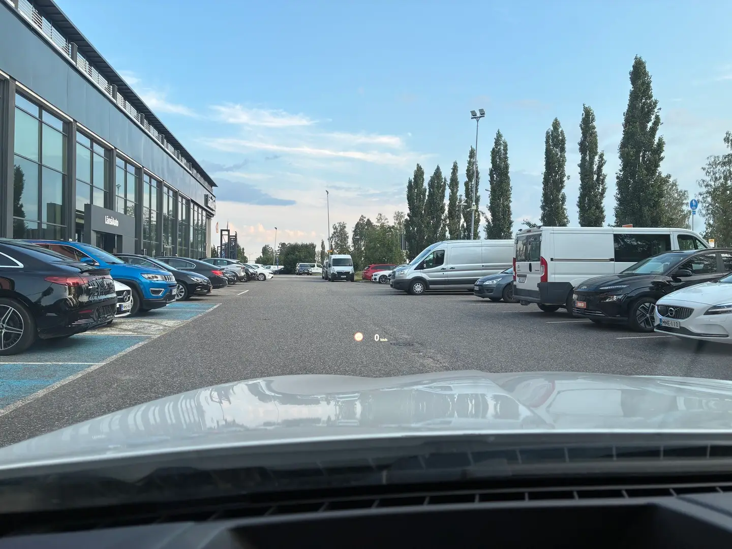 Car Image - 2xw77m5w355Yamdi1dH8NQ