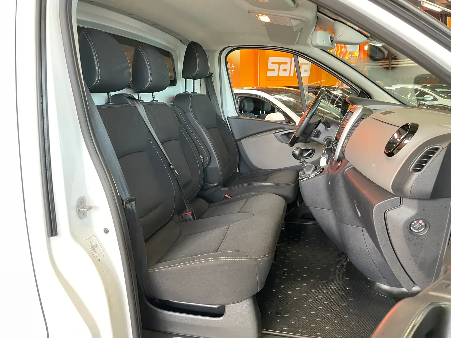 Car Image - 597bwiDeM2jqllj48VnCcy