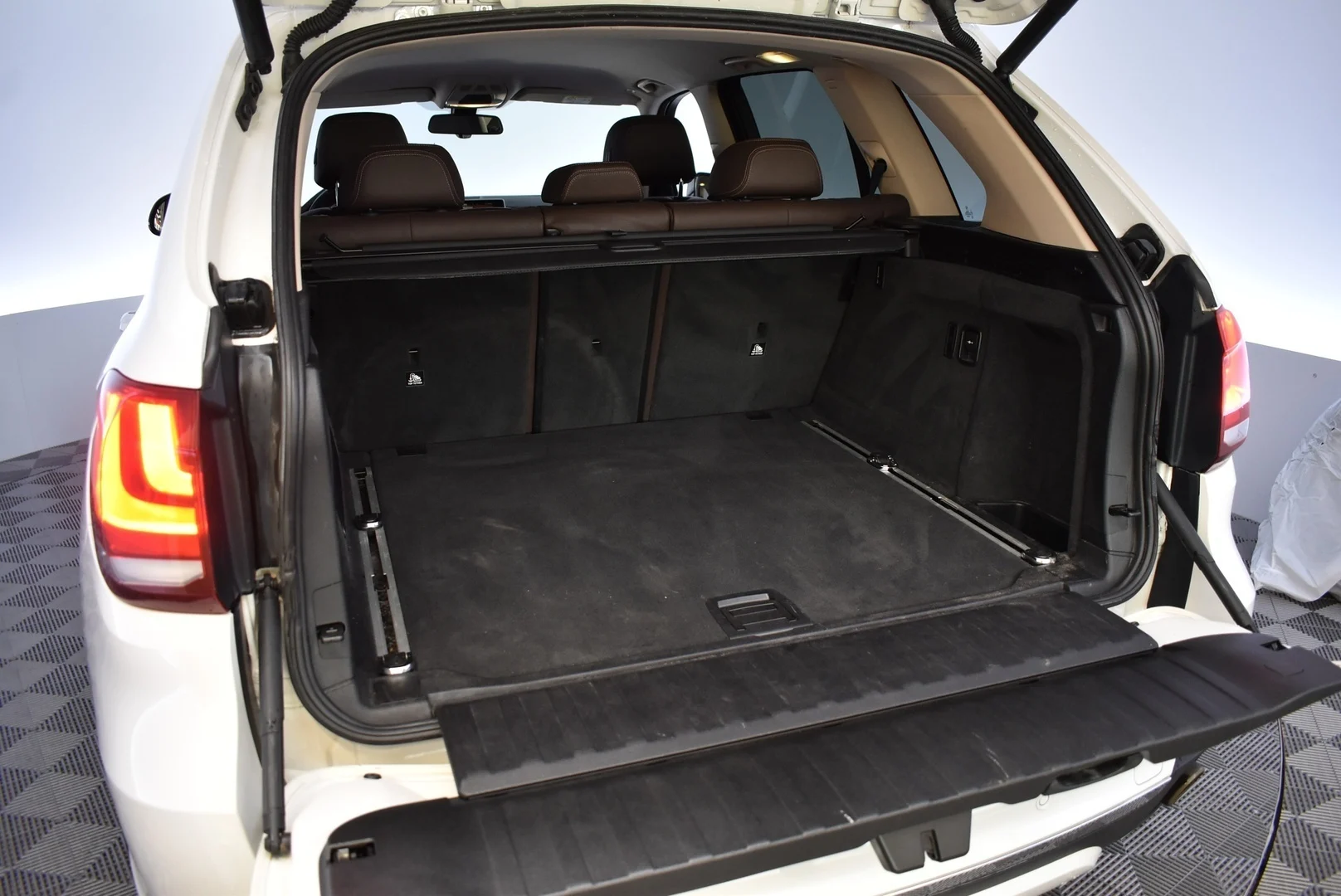 Car Image - 1neuPDgB5Fj7fhp0AASmiM