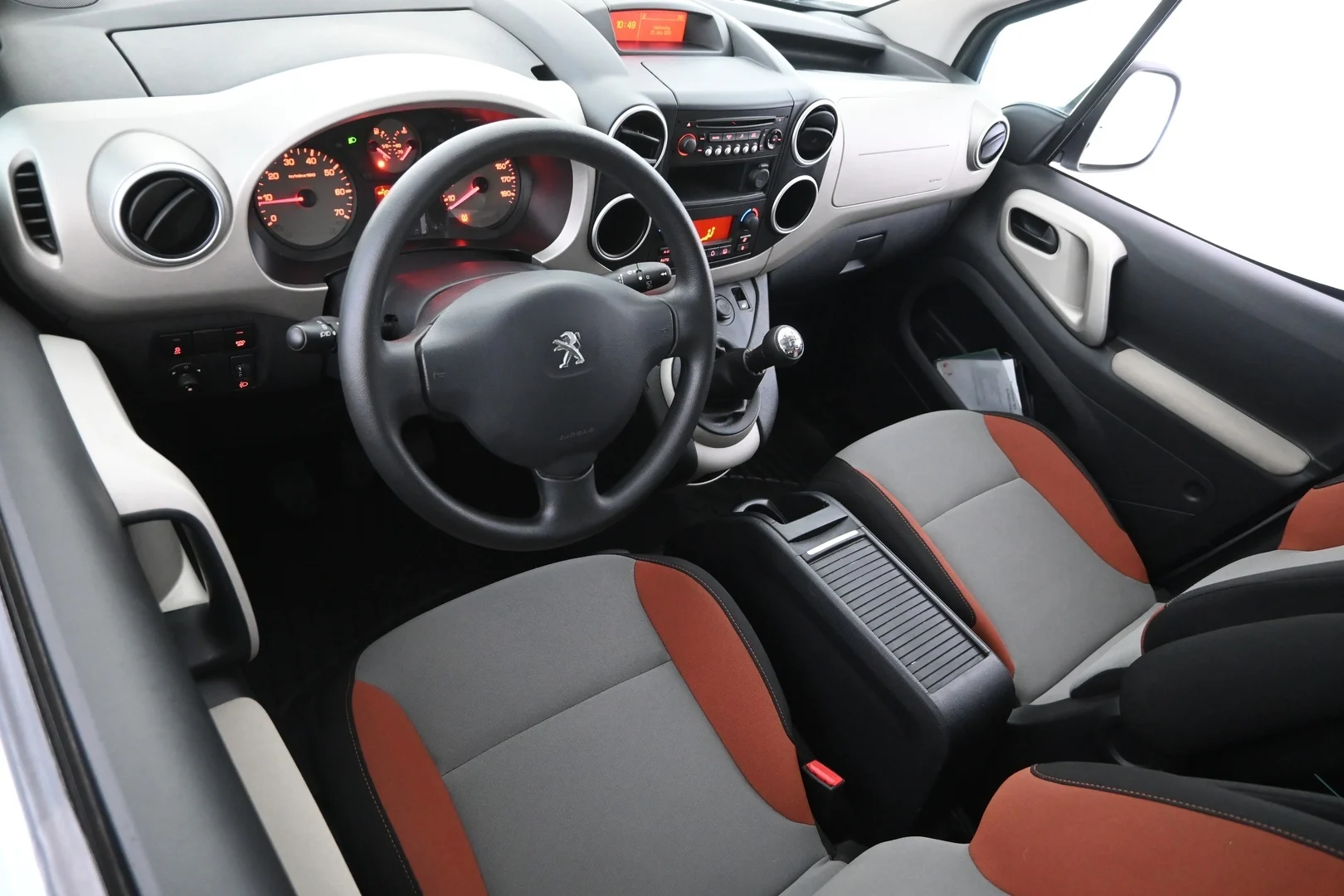 Car Image - 6cwppiF64RHFOBicTgQhcQ