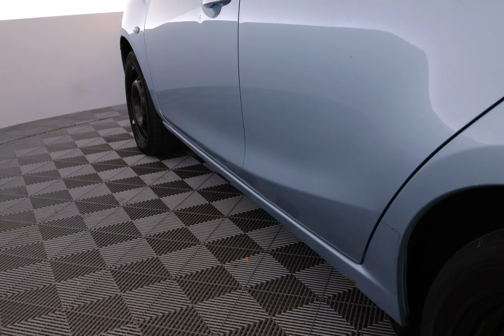 Car Image - 7EVpKj1yZwUN1eYrNr4uKQ