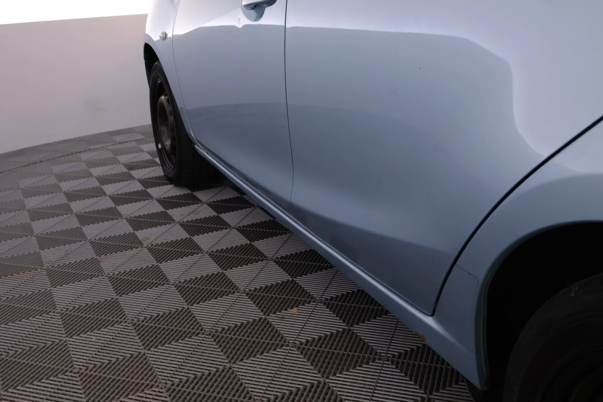 Car Image - 7EVpKj1yZwUN1eYrNr4uKQ