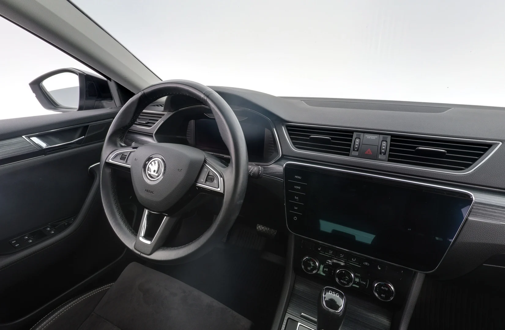 Car Image - zUvqFzreCXsyLiNV7CtkP