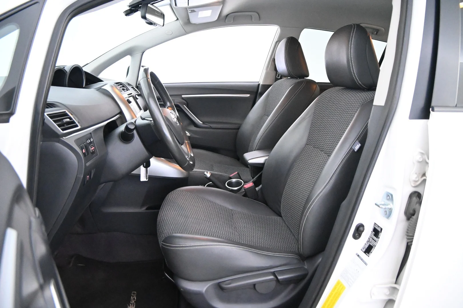 Car Image - 4xOVtSgMLuxktAIE0o2Vfn