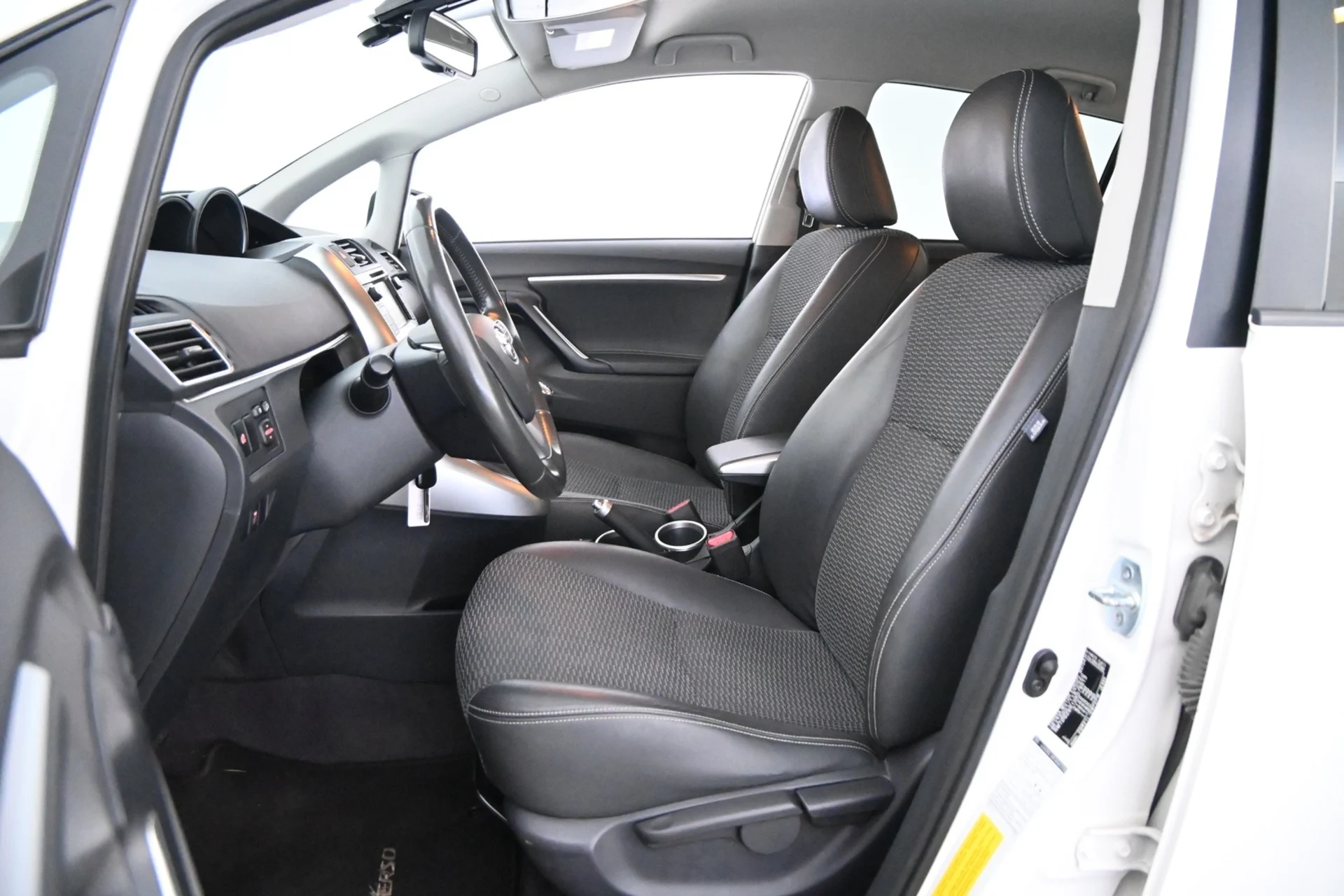 Car Image - 4xOVtSgMLuxktAIE0o2Vfn