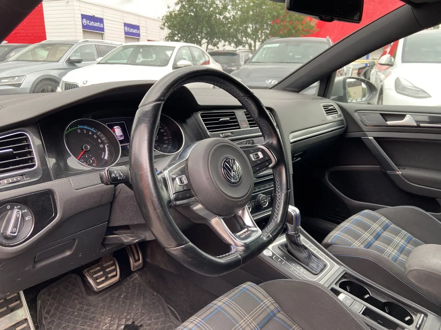 Car Image - 1MCi8MLAjJ0wYn1LfsVV1l