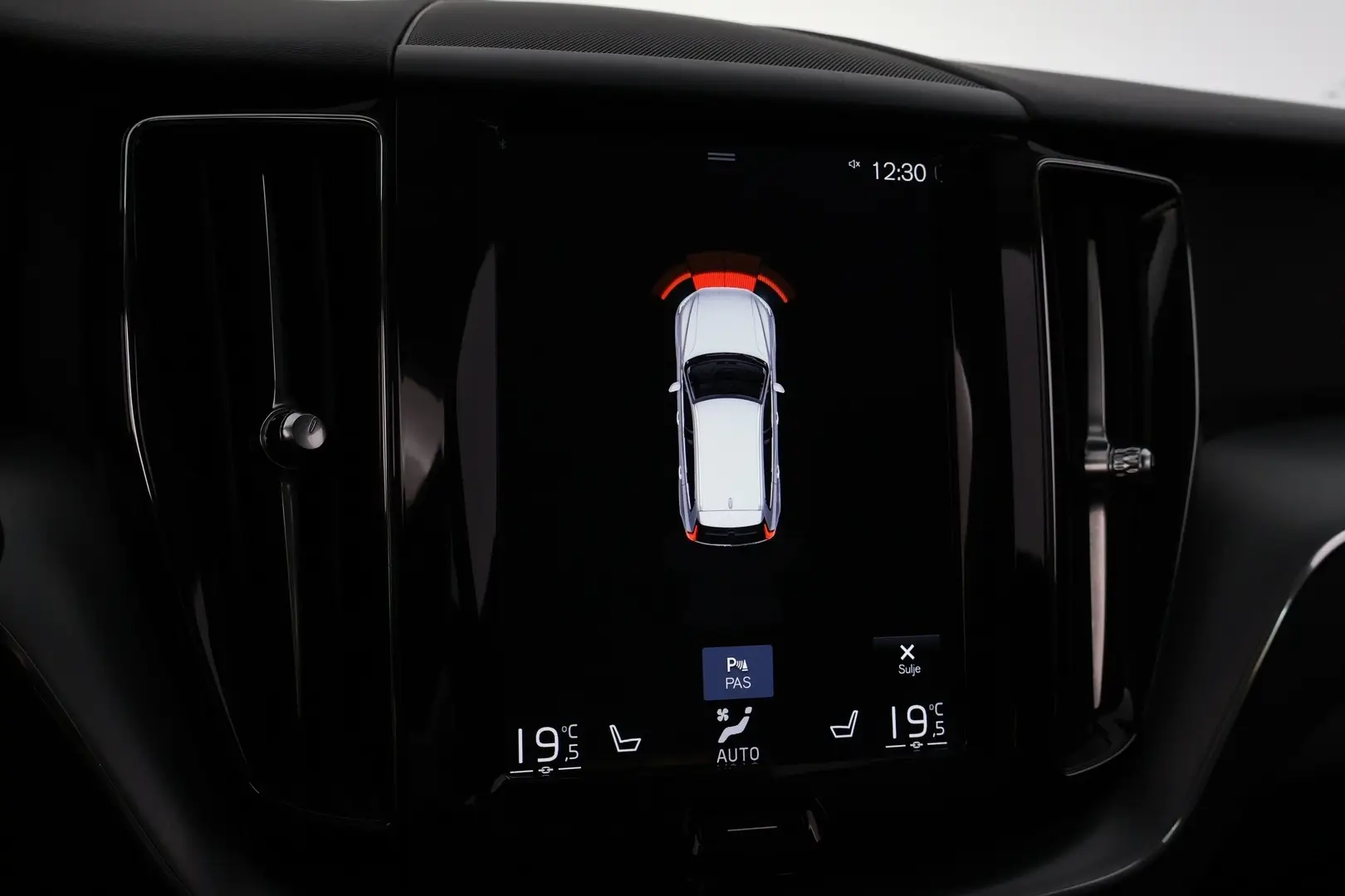 Car Image - 2xGwmoY44bnembLtY1G11a