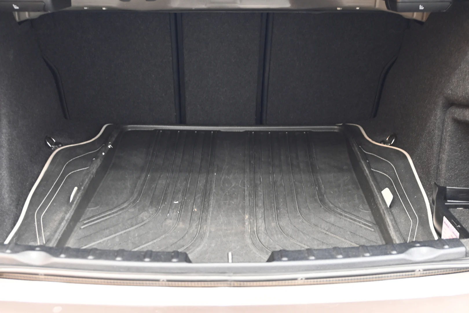 Car Image - 2hk04wf8gkFAzkGKnn7iHJ