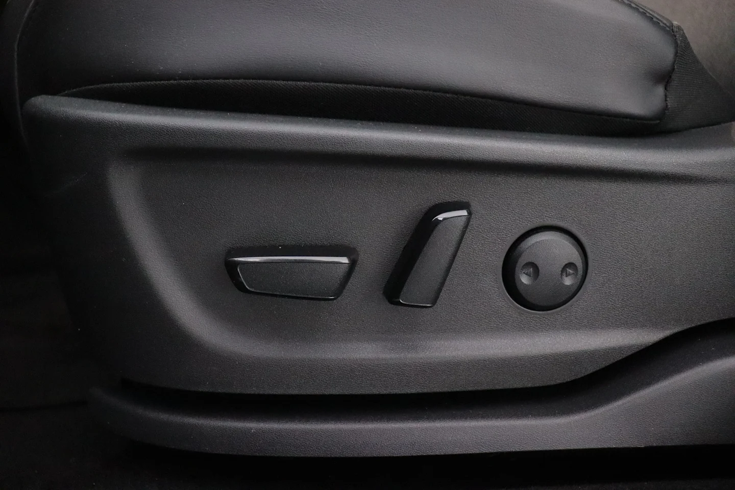 Car Image - crbKO7U2NHkyz48F8DxKy