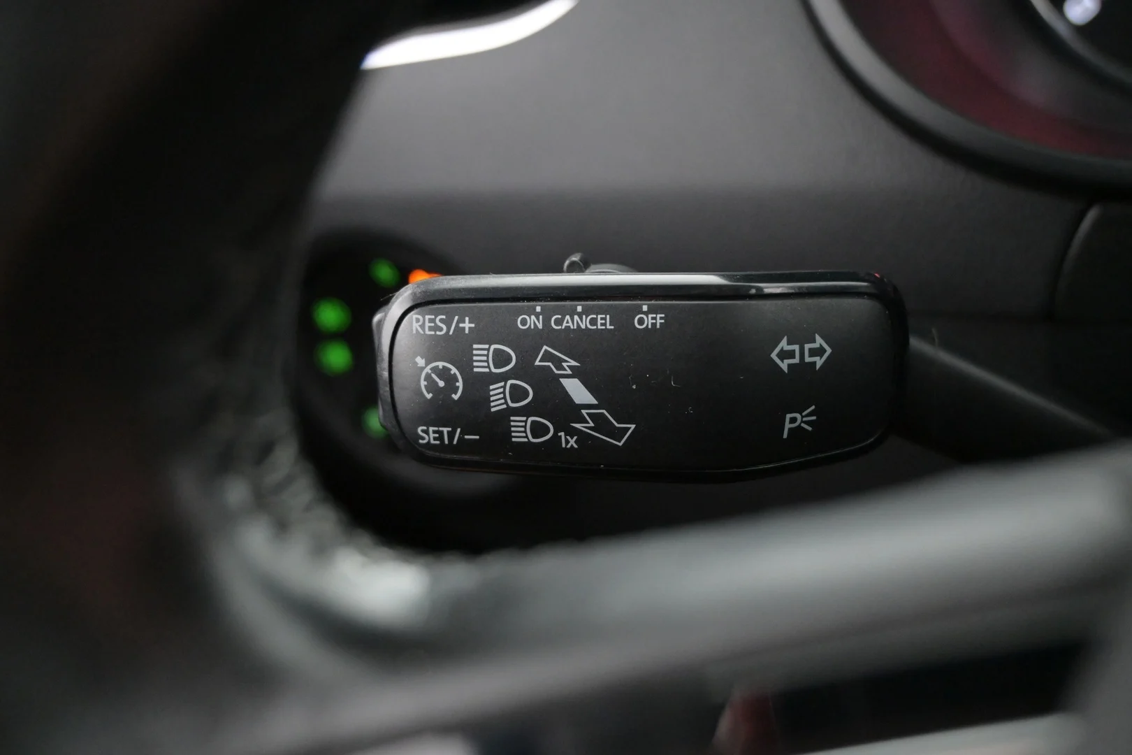 Car Image - 72SFiUHqw3k0LLy9IqUhzn