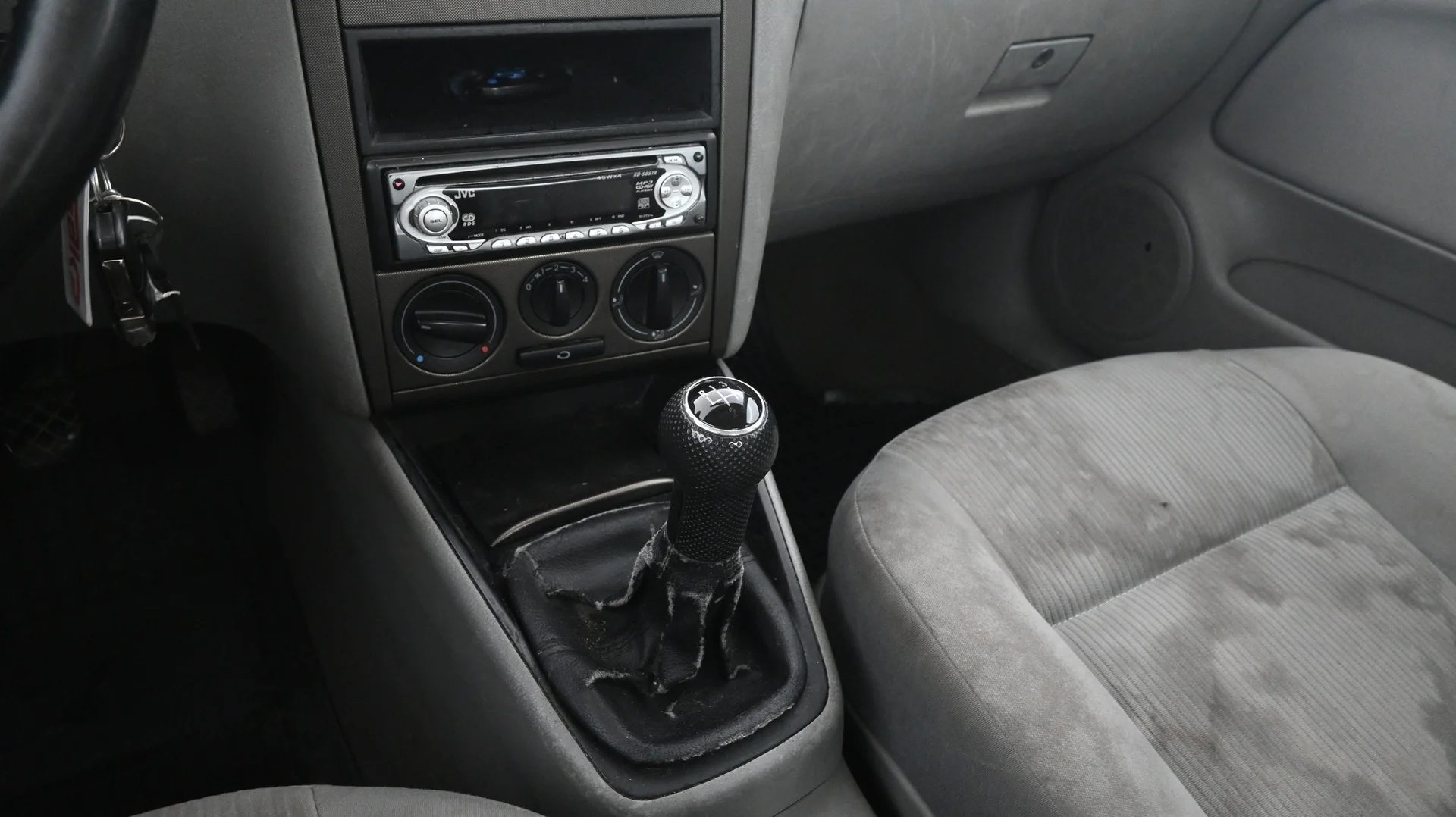 Car Image - 17iS8os97AVKKwnXeMM73D