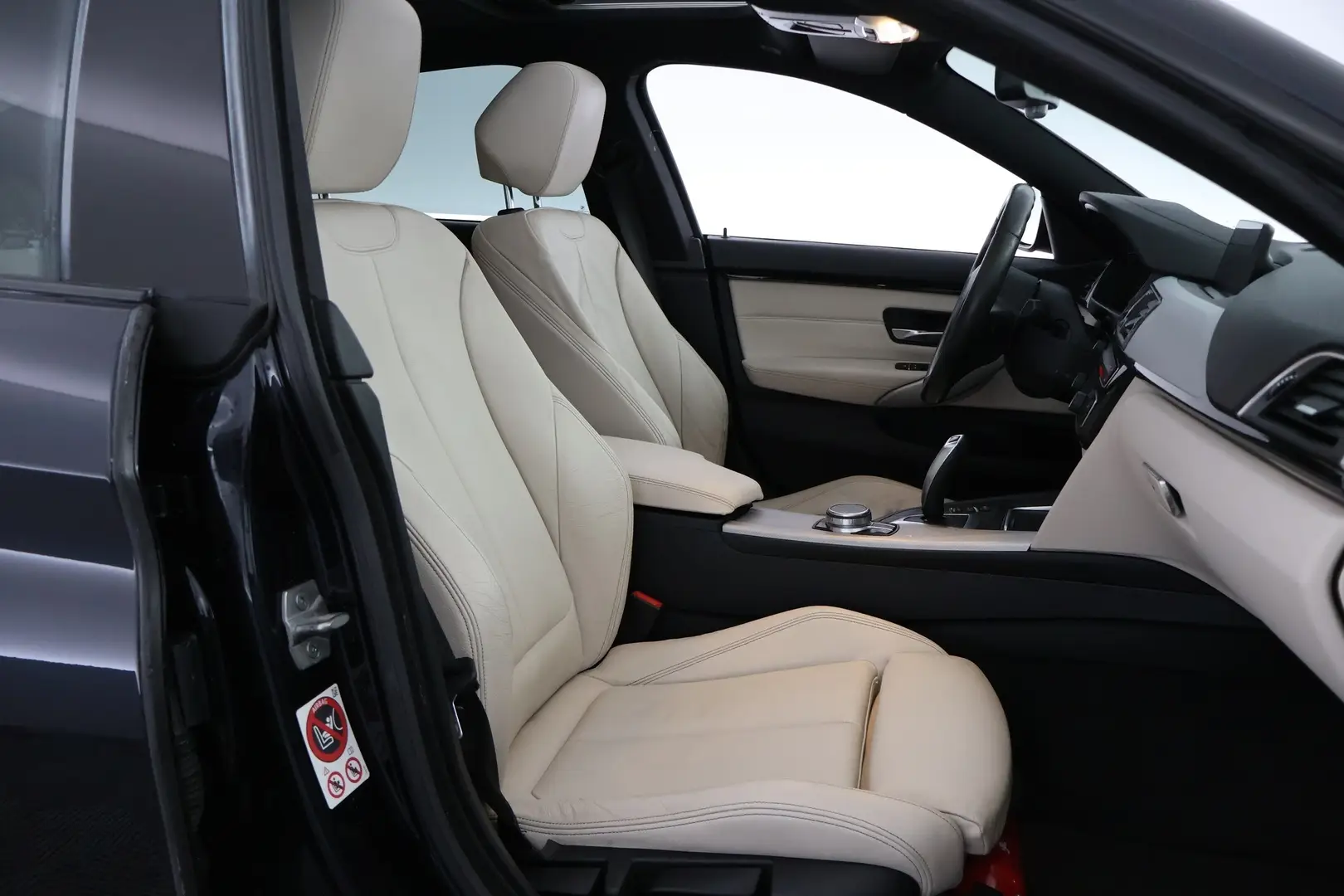 Car Image - 3AfkQxOG9drWKz7HgTwfMq