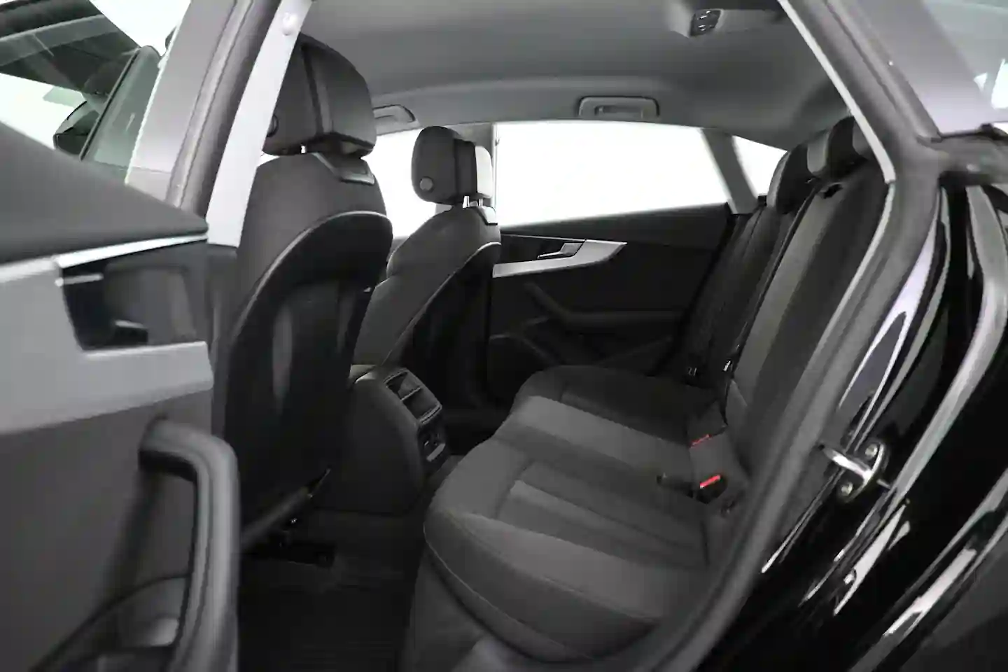 Car Image - 6fN3v0UhXABzEeGMqh38ON