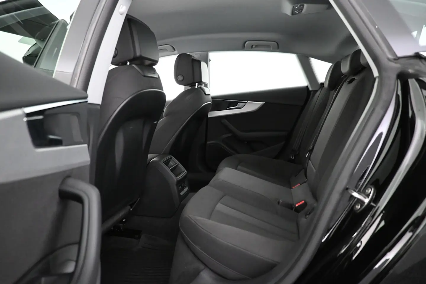 Car Image - 6fN3v0UhXABzEeGMqh38ON