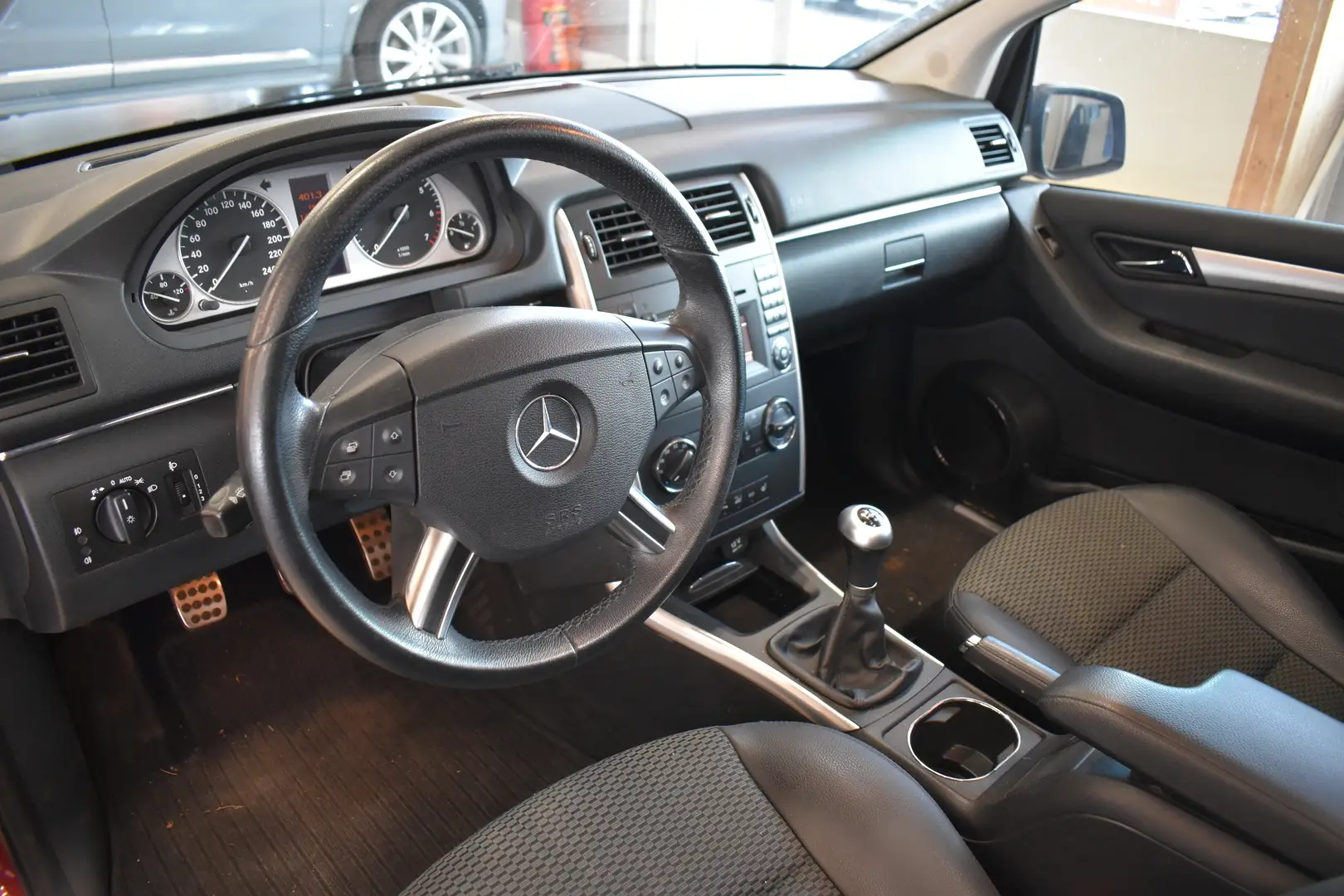 Car Image - 3RE3NeLLlWVmOFsF6DYljp