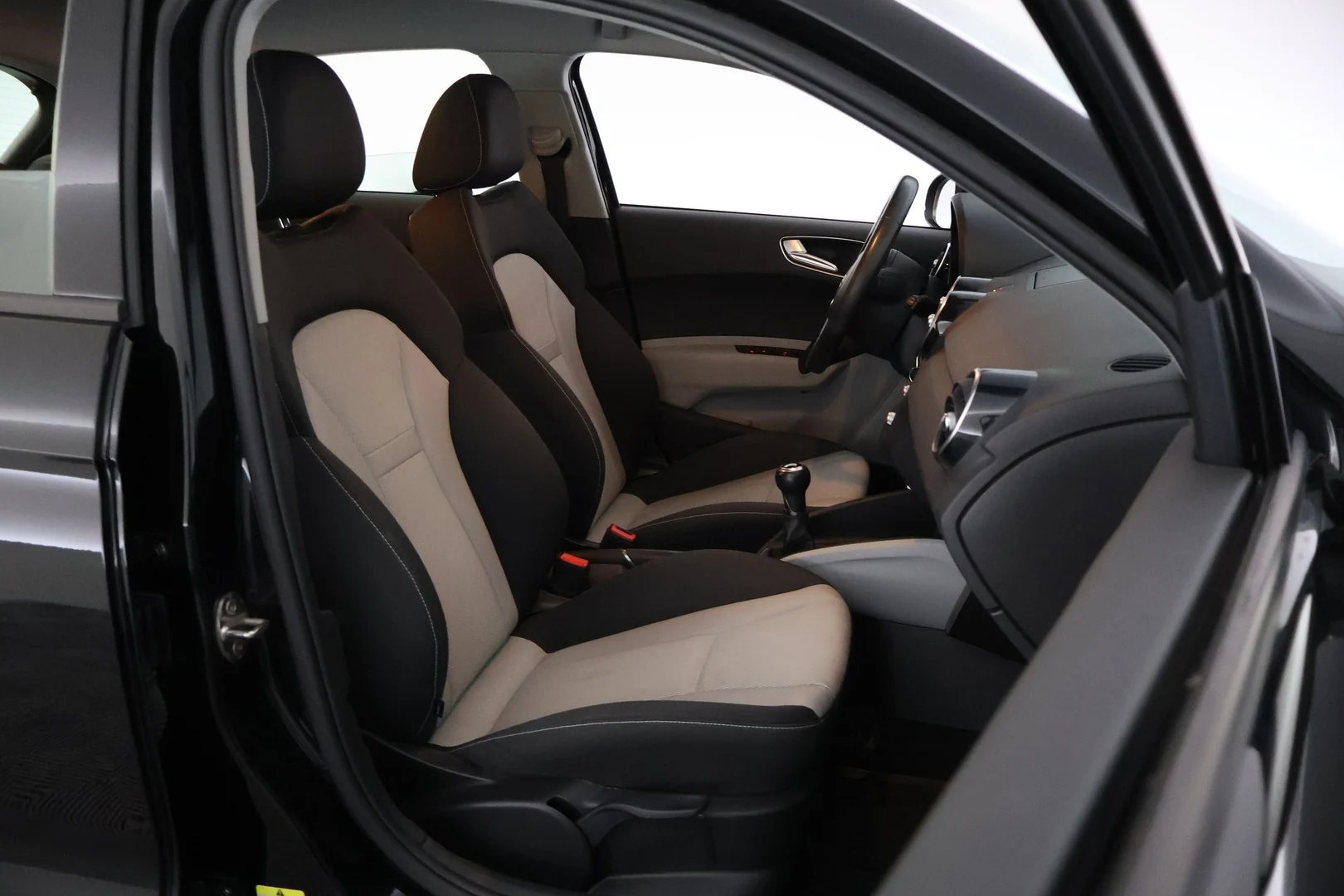 Car Image - 7FJExTBv1COkbMaClaOXfN