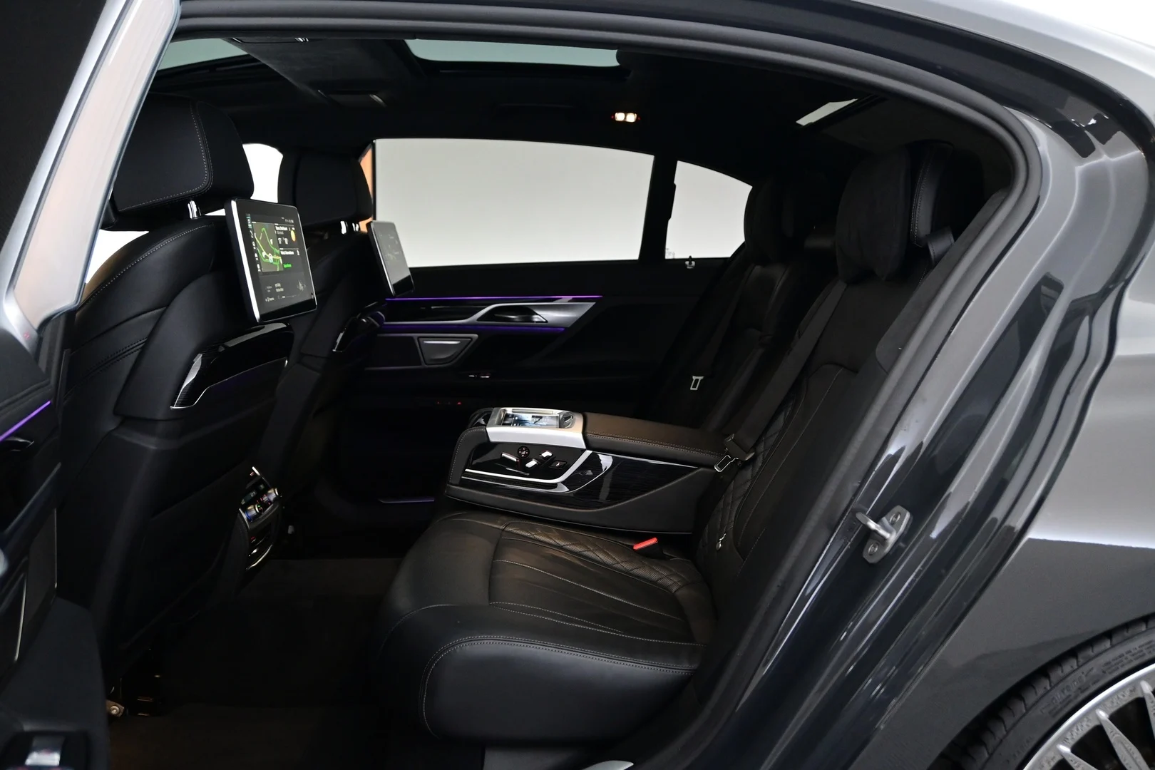 Car Image - W3H8PFELRnB9lYtpeRbJe