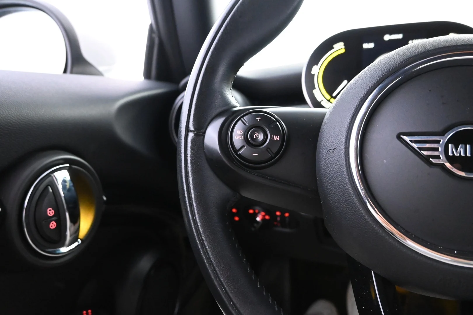Car Image - 3D2iFmZ2QS24s0luKgtSNB