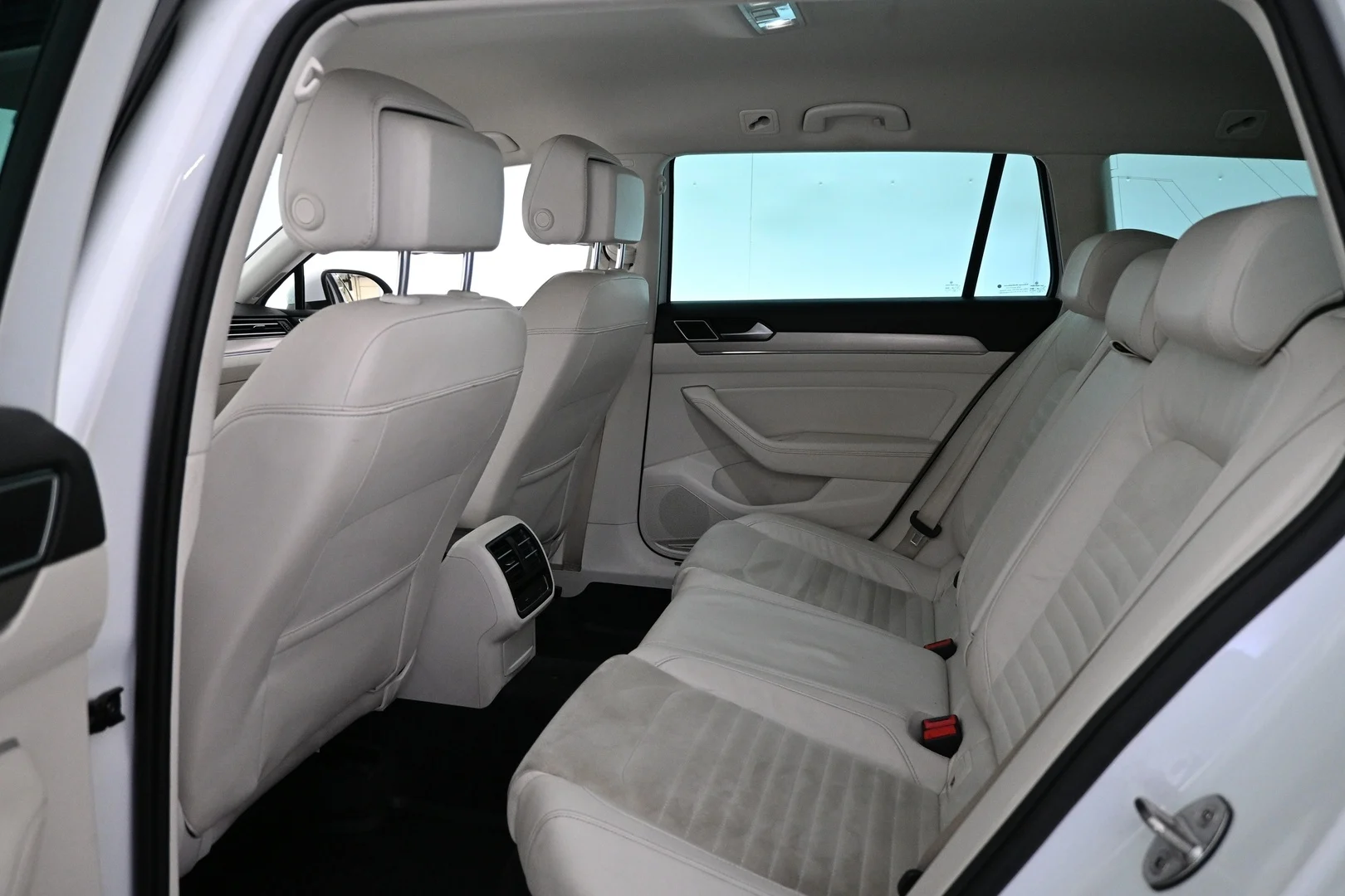 Car Image - 7J9n4imznP2DdrWFw6WHXE