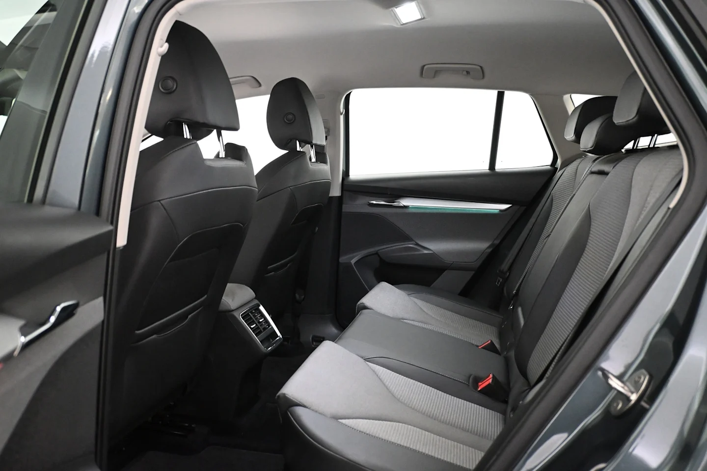Car Image - 5xnCBnUjjXf2VUtVNMZV9M