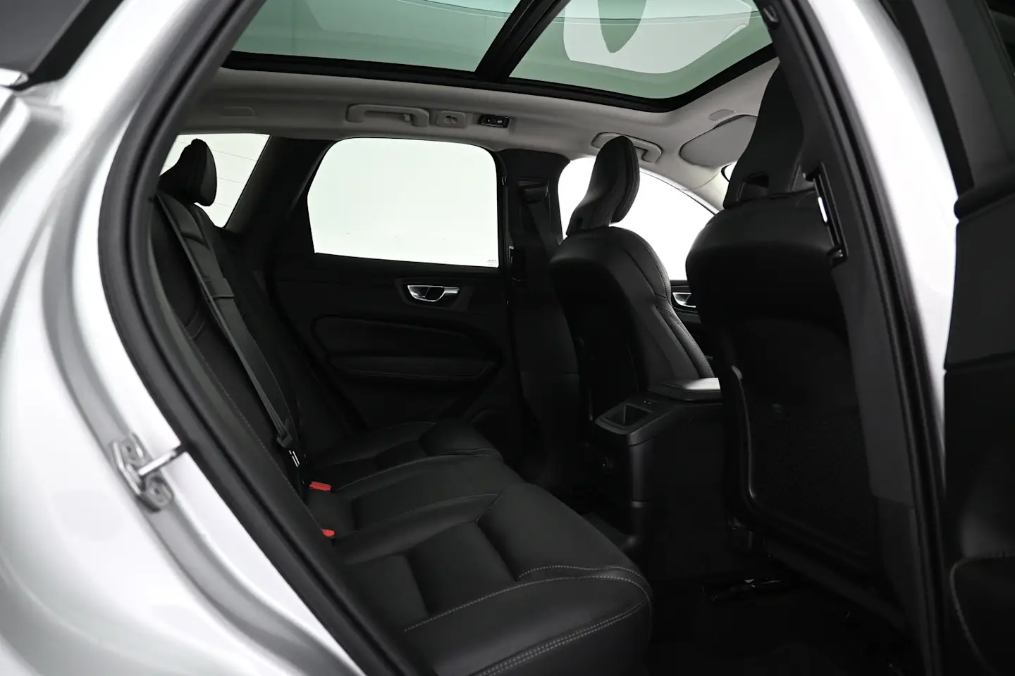 Car Image - LLAOYxD90prPZ24cgEeWR