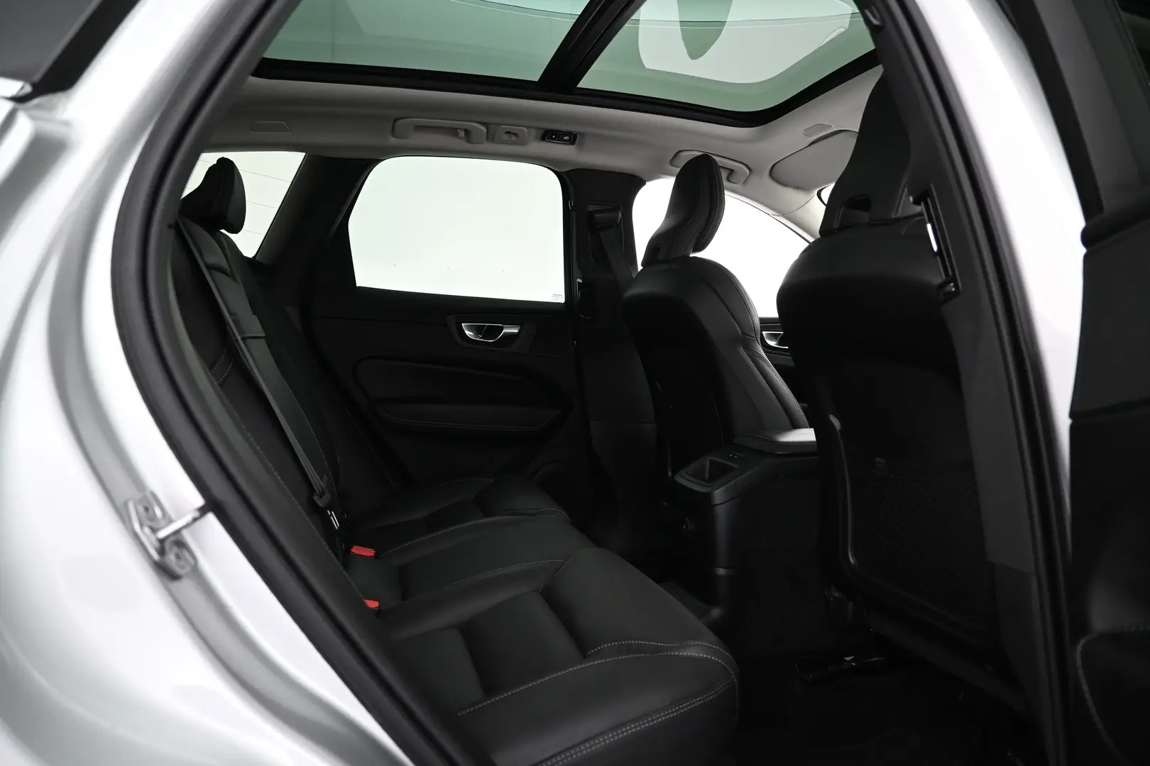 Car Image - LLAOYxD90prPZ24cgEeWR