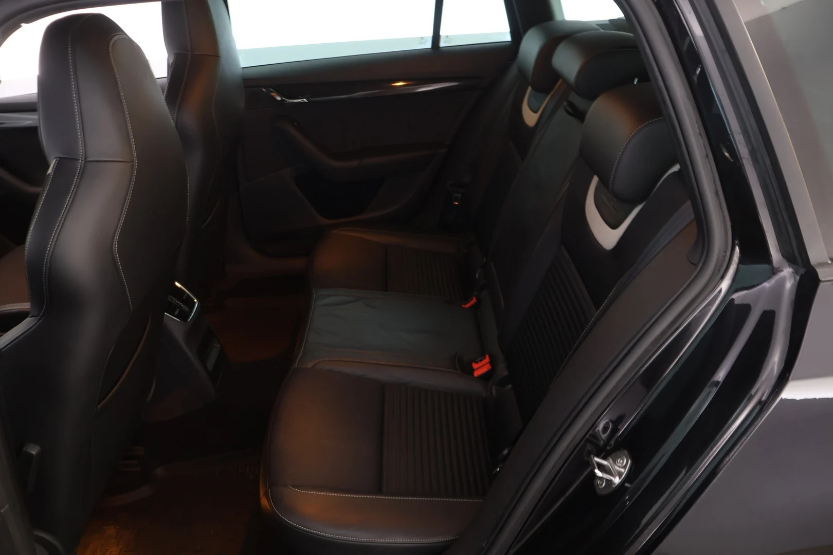 Car Image - 6DLW9VbWgCJzghilpQlvqi