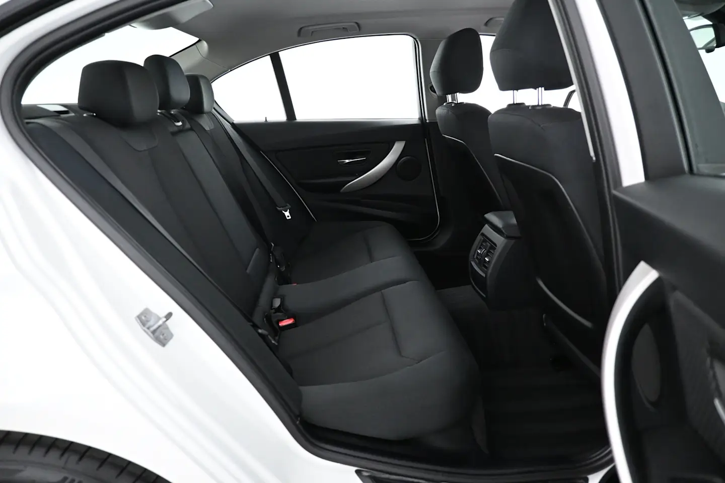 Car Image - dL6kL8kPbdXfSG6r5TzPE