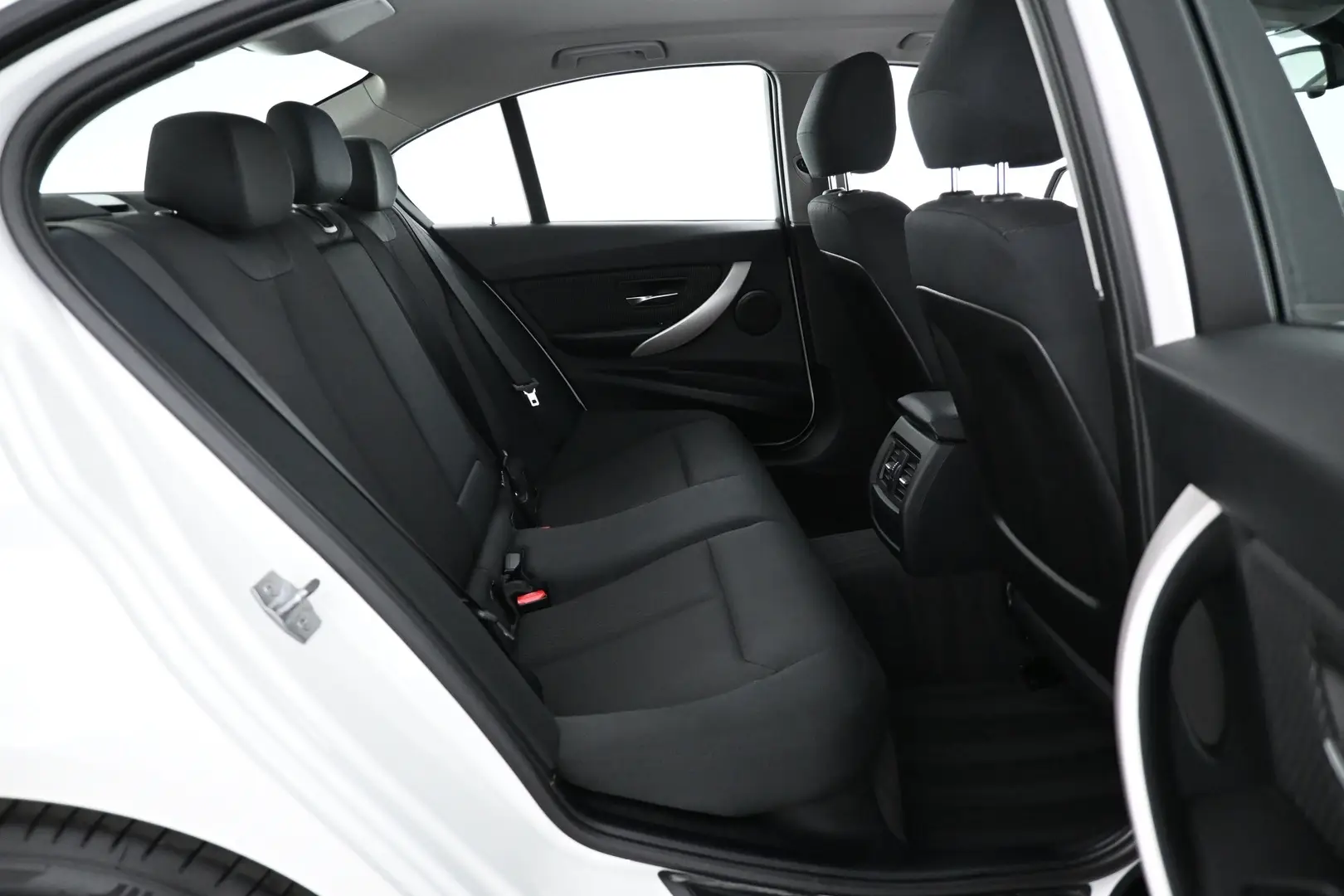 Car Image - dL6kL8kPbdXfSG6r5TzPE