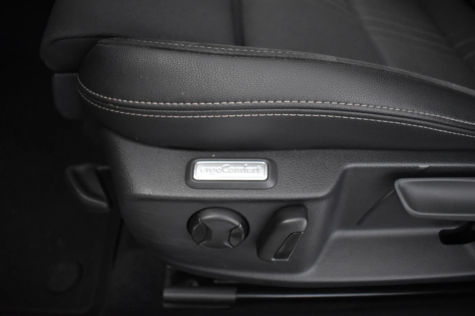 Car Image - 6QyAed53dEwFUVFkVz0F6m